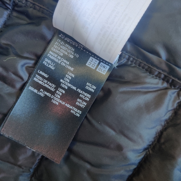 *Uniqlo Packable Puffer Vest – Black – Size XS - Picture 6 of 8